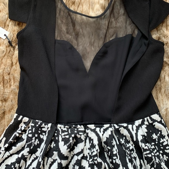 Lovers + Friends Open-Back, Cap Sleeve Mini Dress - Picture 5 of 7